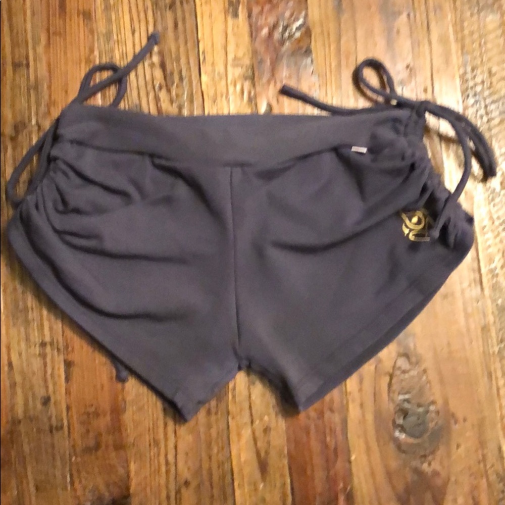 2 used Shakti bikram yoga bottoms- nice condition - Picture 5 of 8